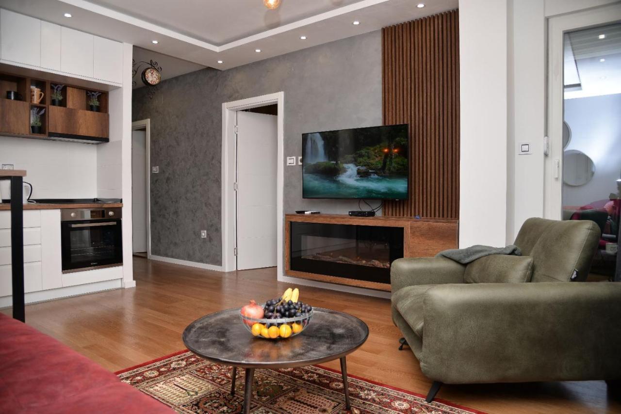 Mirror Apartment With Private Parking โนวีซาด ภายนอก รูปภาพ